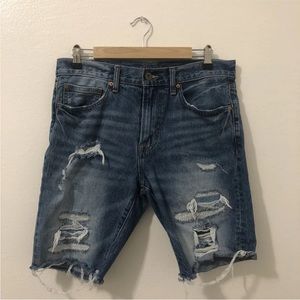 American Eagle cut off high rise bermuda distressed denim shorts
Size 31